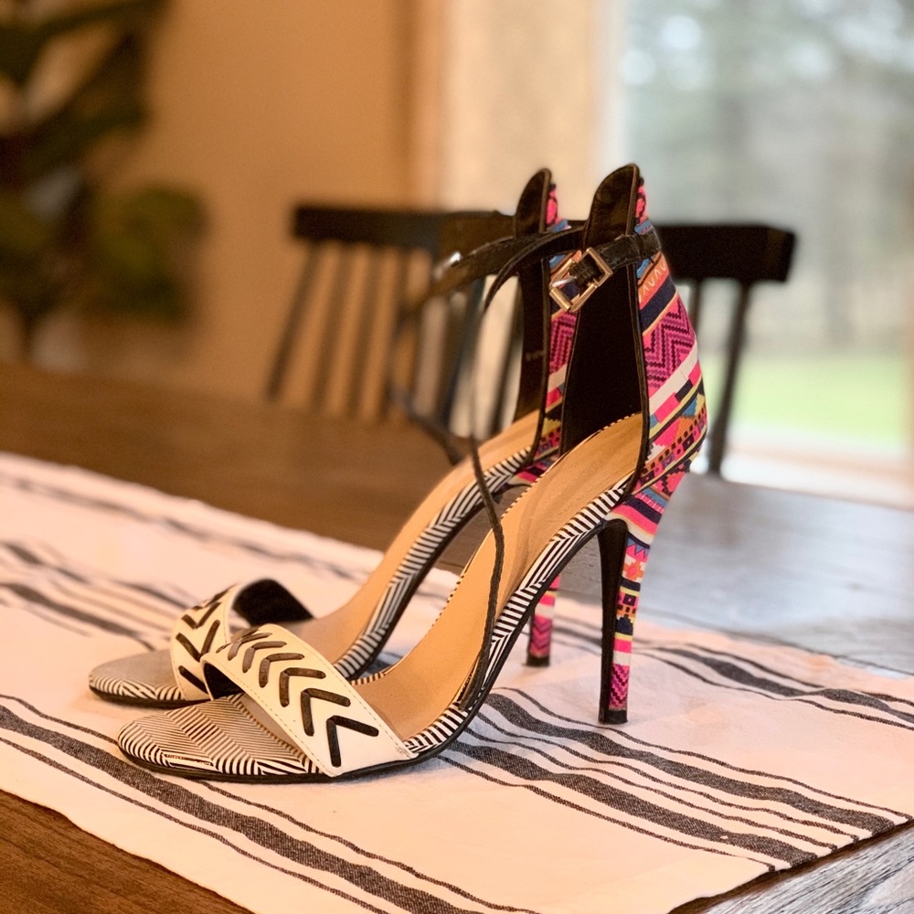 Chinese Laundry strappy dress heels size 8